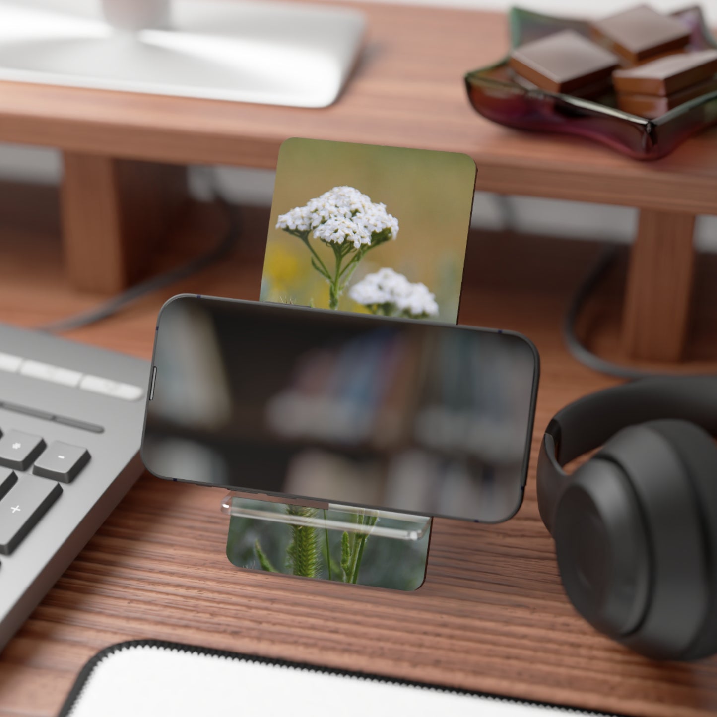 Floral Yarrow Smartphone Stand — Decorative Mobile Display Dock