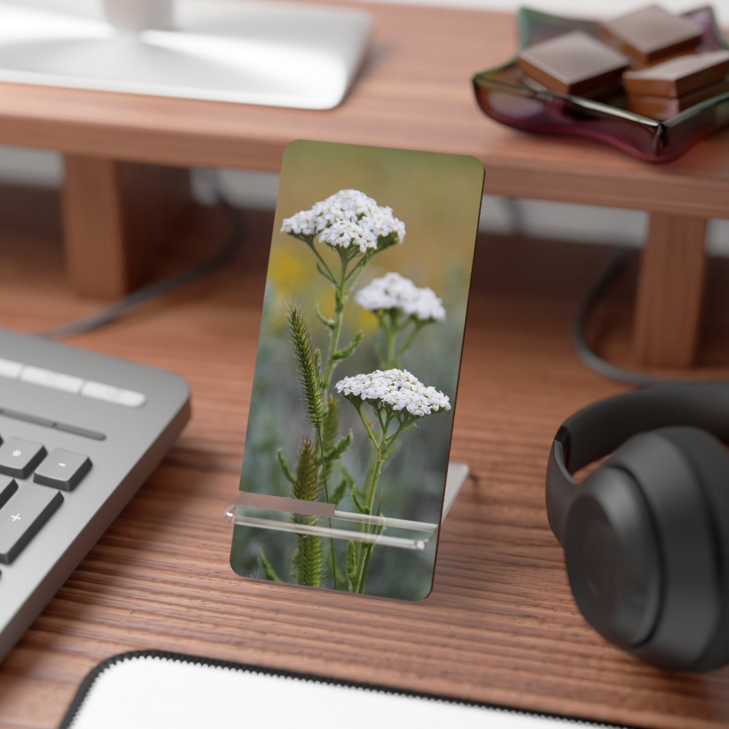 Floral Yarrow Smartphone Stand — Decorative Mobile Display Dock